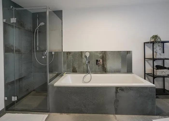 Theodor Eg *